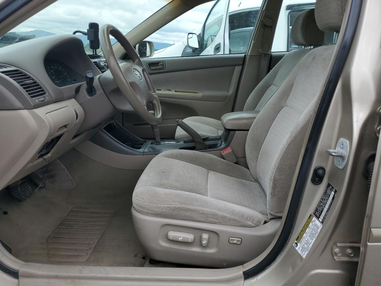 2004 Toyota Camry Le VIN: 4T1BE32K74U863317 Lot: 84566315