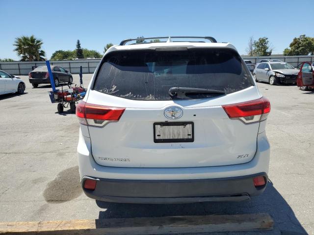  TOYOTA HIGHLANDER 2017 Белы