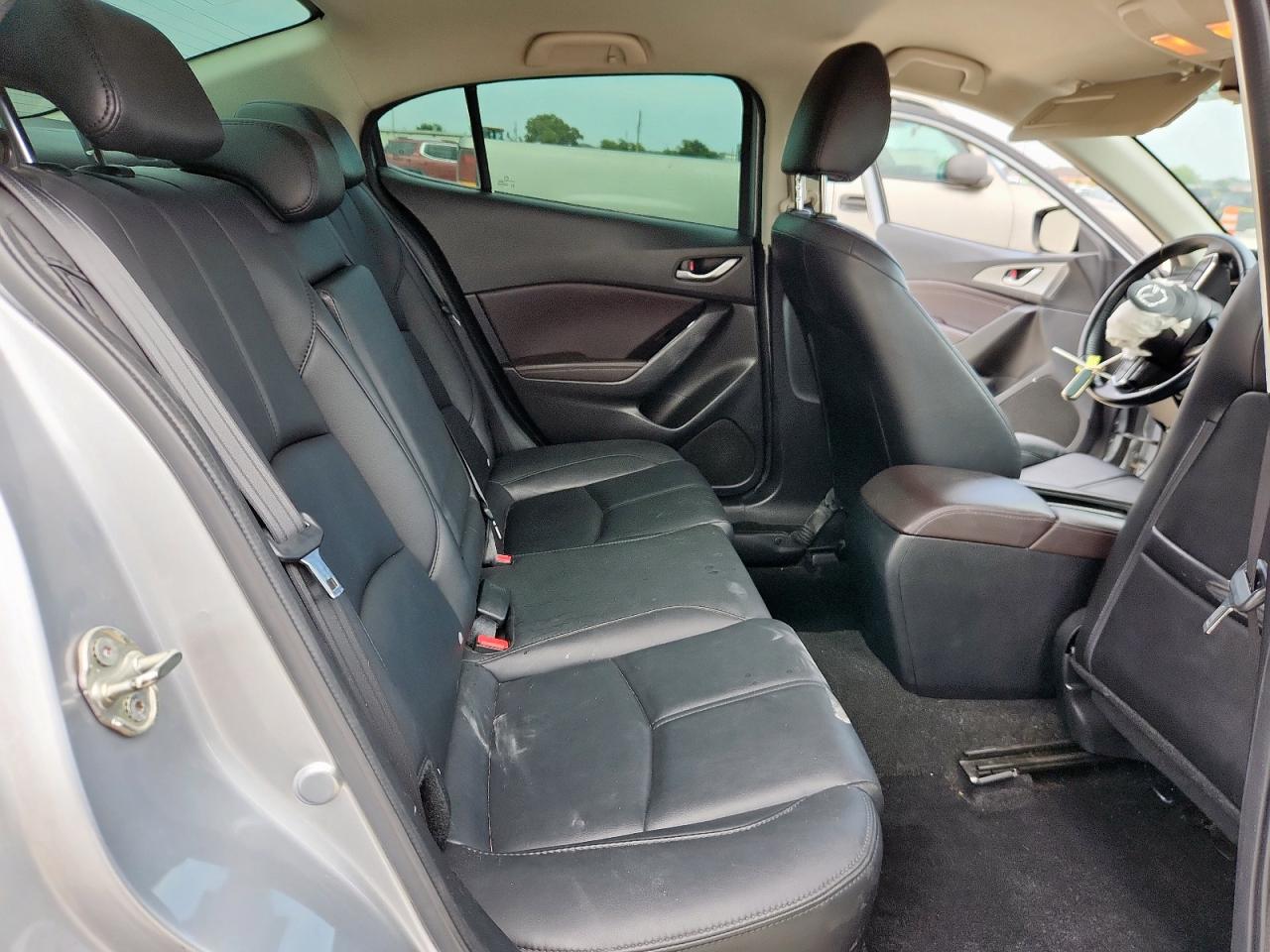 2018 Mazda 3 Touring VIN: 3MZBN1V32JM181679 Lot: 69927565