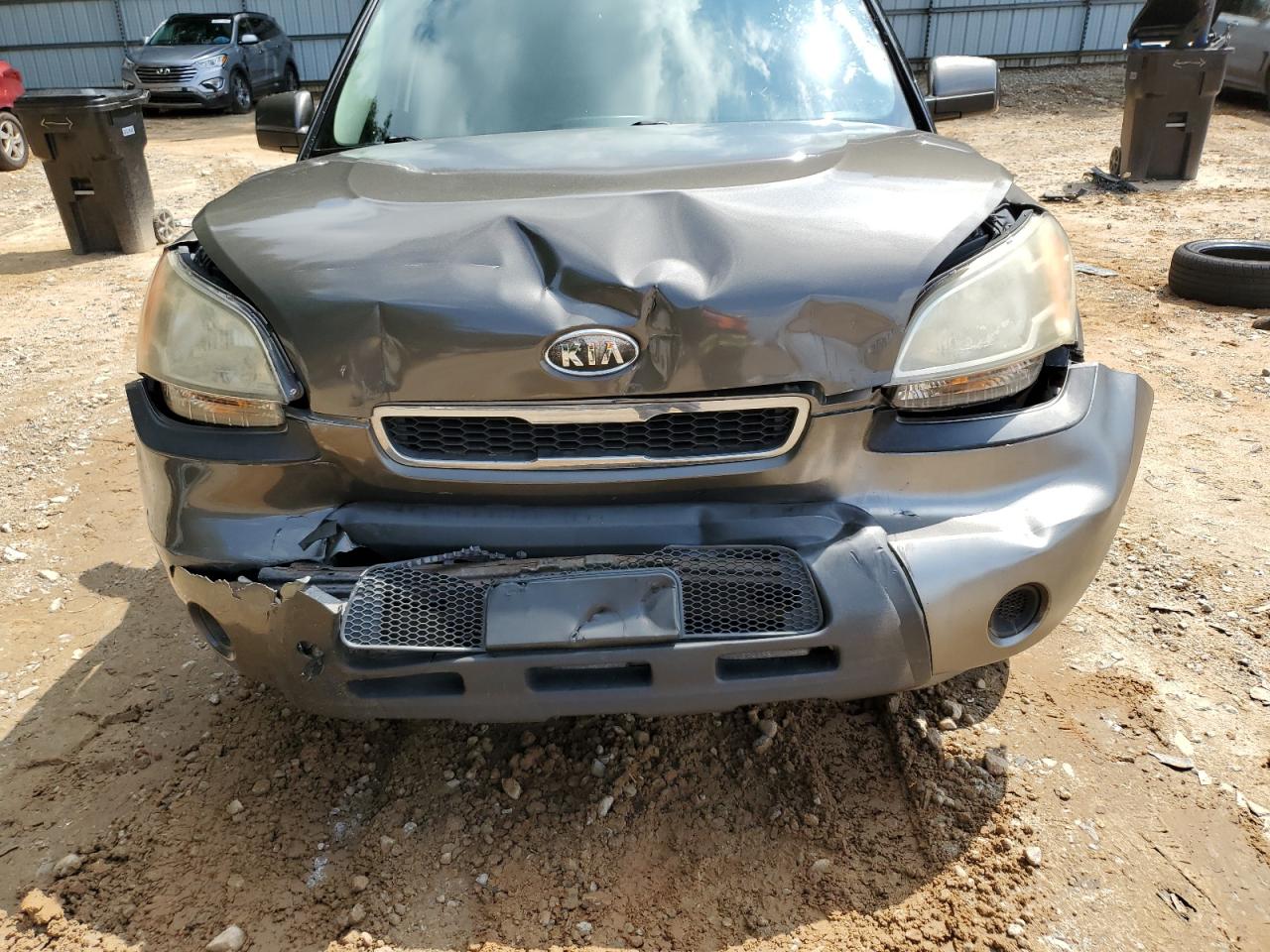 2011 Kia Soul + VIN: KNDJT2A27B7256329 Lot: 69513695
