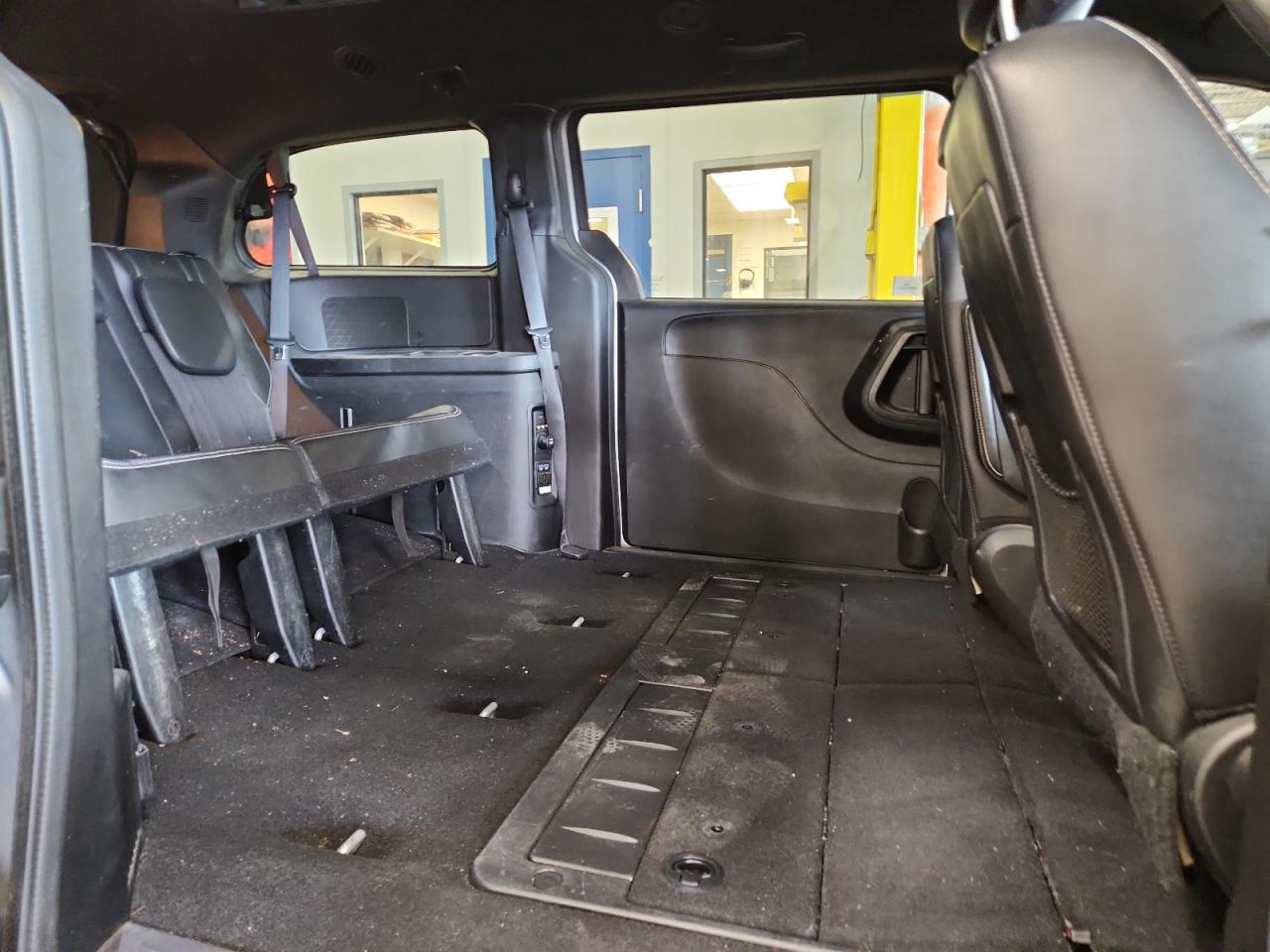 2014 Chrysler Town & Country S VIN: 2C4RC1HG5ER303827 Lot: 66242155