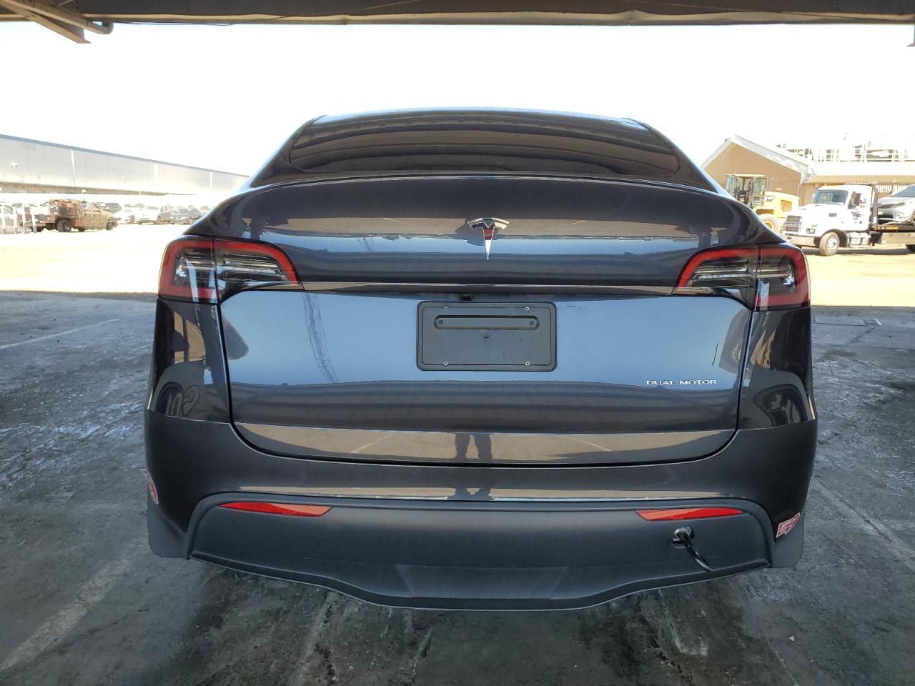 2024 Tesla Model Y VIN: 7SAYGDEE9RF002972 Lot: 69078095