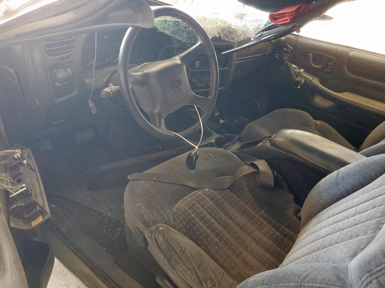 2001 Chevrolet Blazer VIN: 1GNCS13W212105701 Lot: 68352475