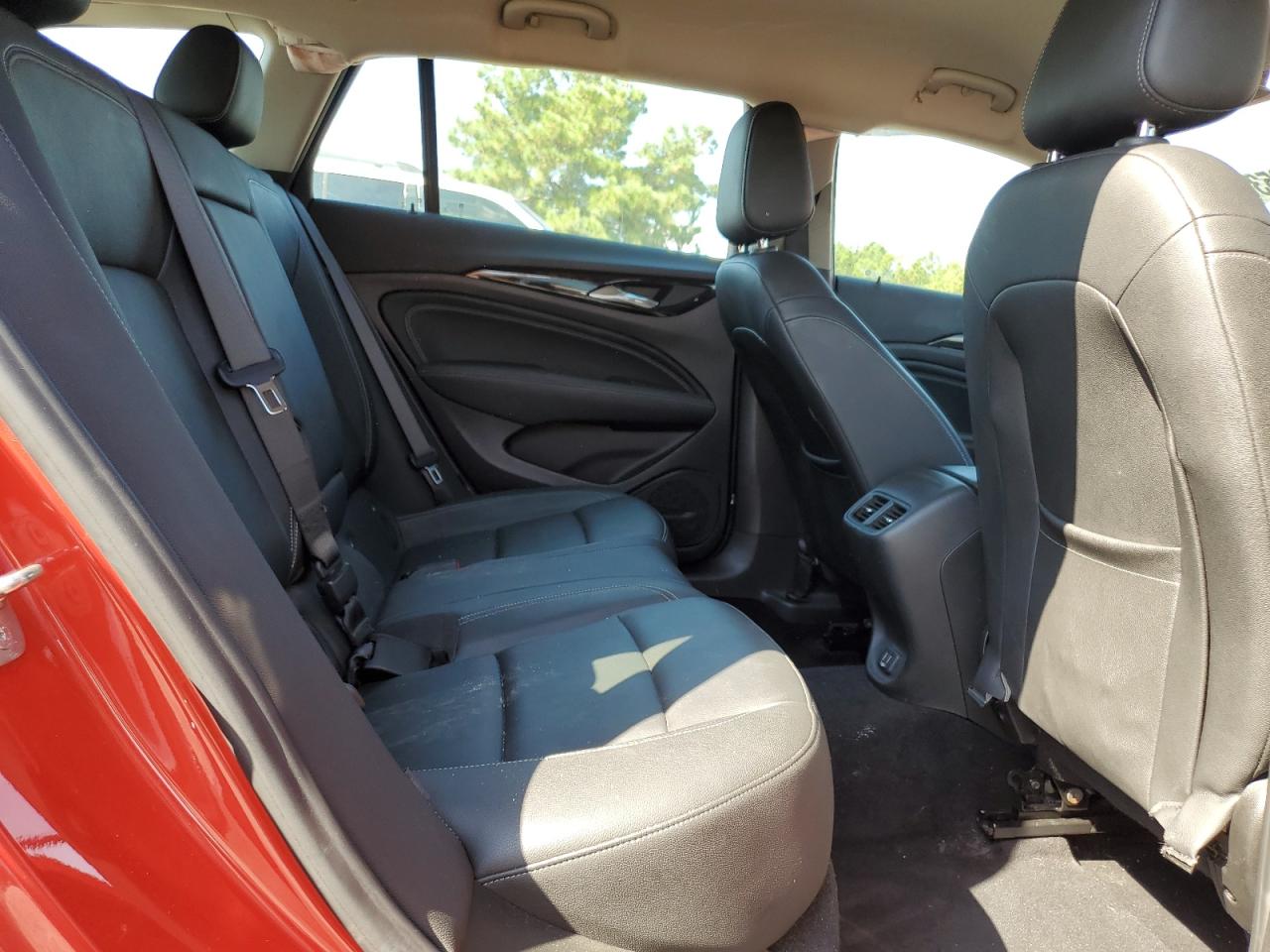 2019 Buick Regal Tourx Essence VIN: W04GV8SX7K1023923 Lot: 70106535