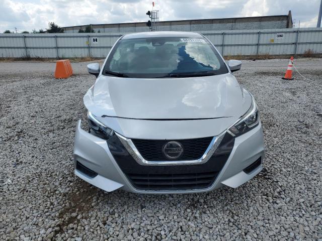  NISSAN VERSA 2020 Серебристый