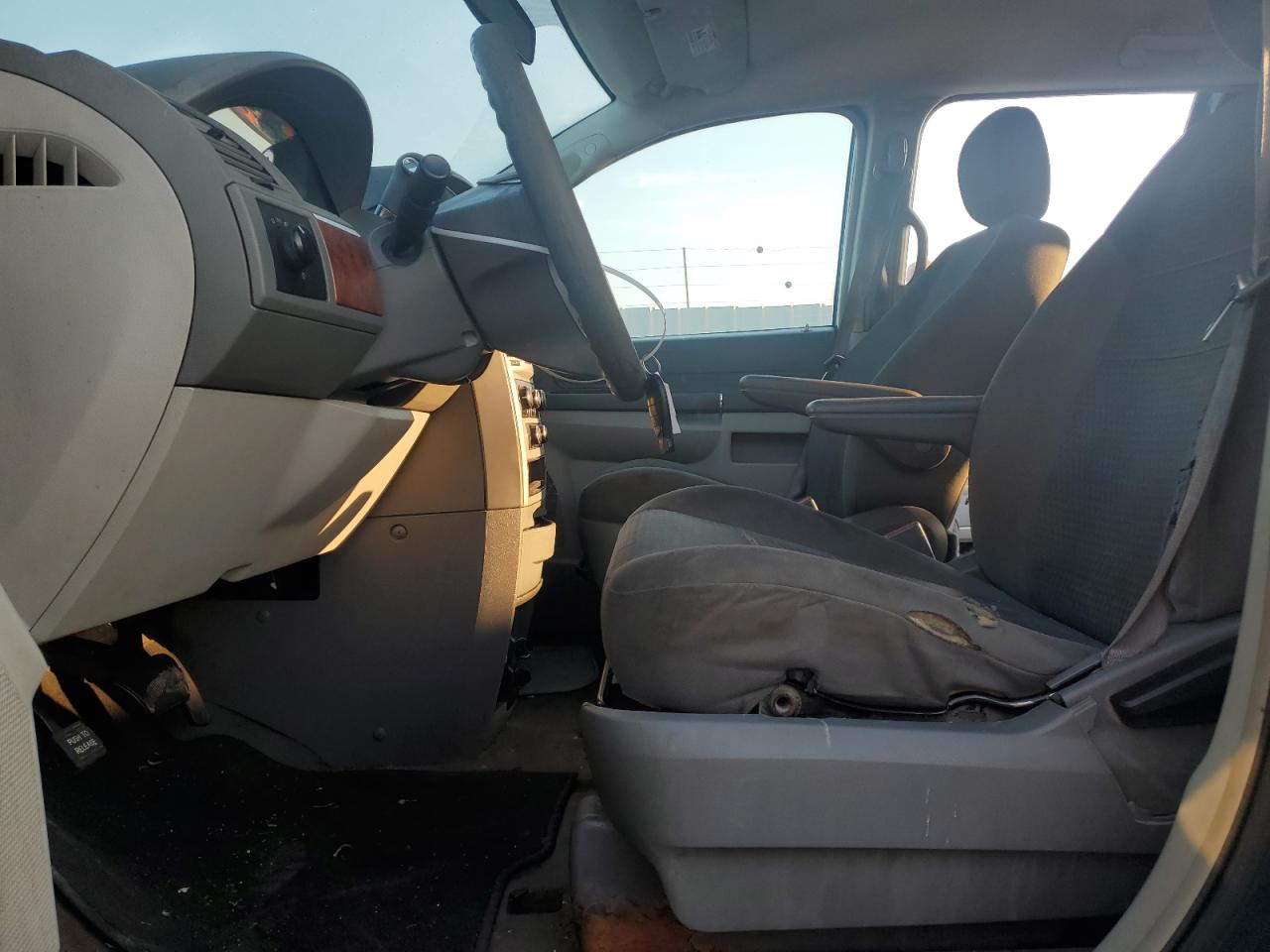 2009 Chrysler Town & Country Lx VIN: 2A8HR44E49R535852 Lot: 68336945