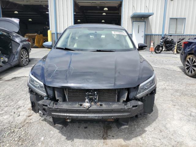  VOLKSWAGEN PASSAT 2017 Black