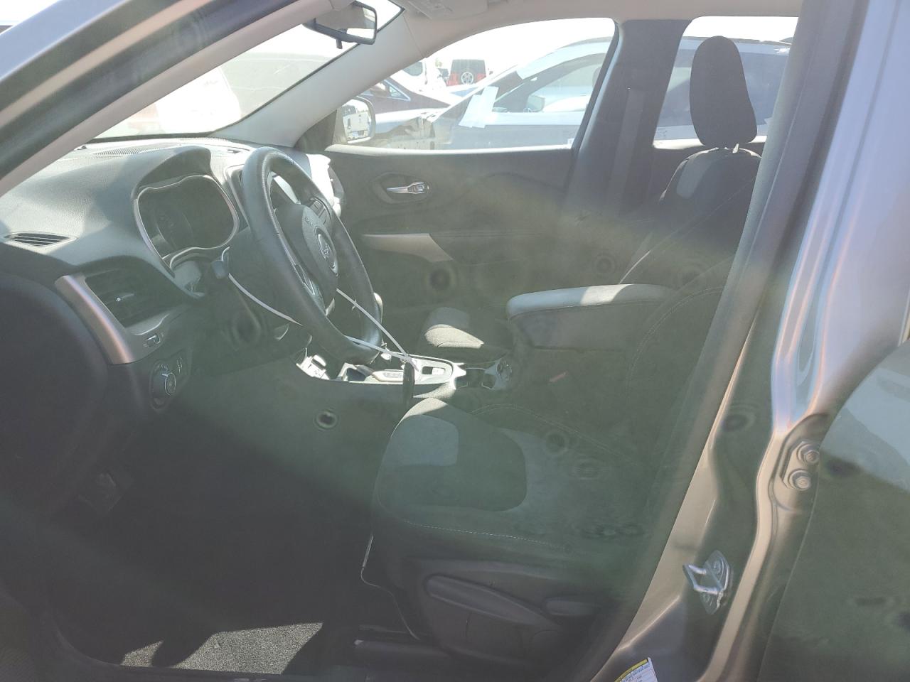 2018 Jeep Cherokee Latitude VIN: 1C4PJLCB9JD573693 Lot: 70195445