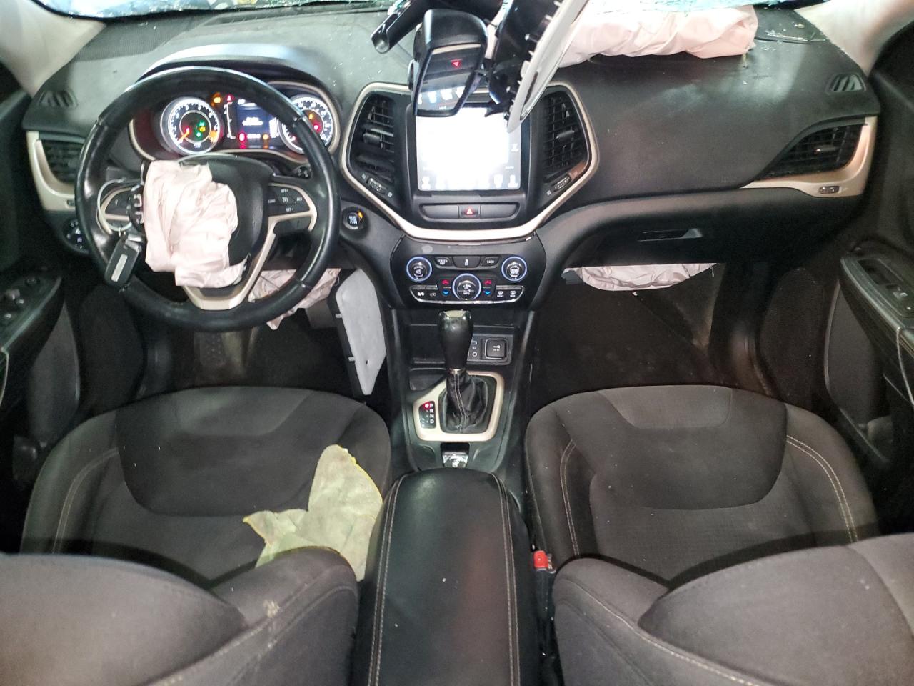 2015 Jeep Cherokee Latitude VIN: 1C4PJLCB5FW720667 Lot: 67416645