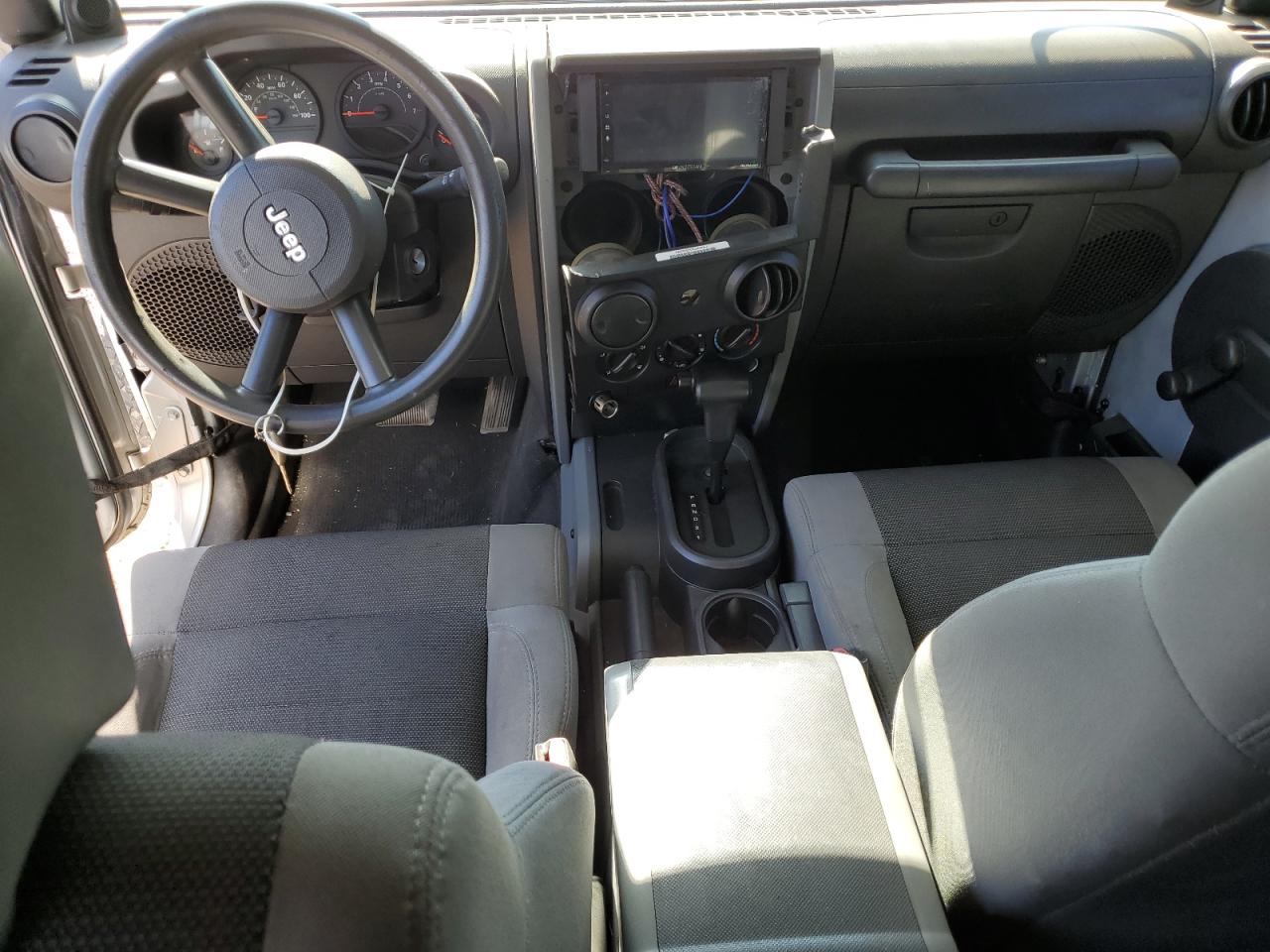 2007 Jeep Wrangler X VIN: 1J4GB39117L230381 Lot: 70049745