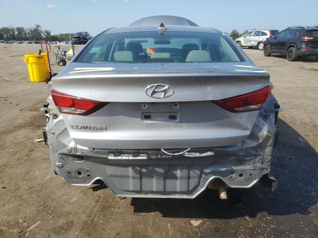 Sedans HYUNDAI ELANTRA 2017 Srebrny