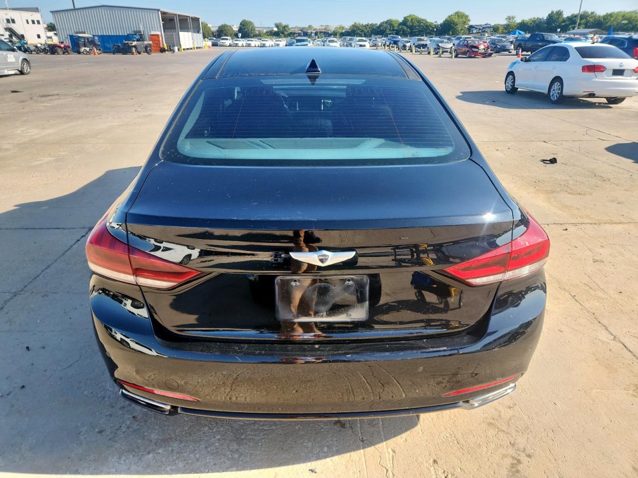 2015 Hyundai Genesis 3.8L VIN: KMHGN4JE0FU088661 Lot: 69139555