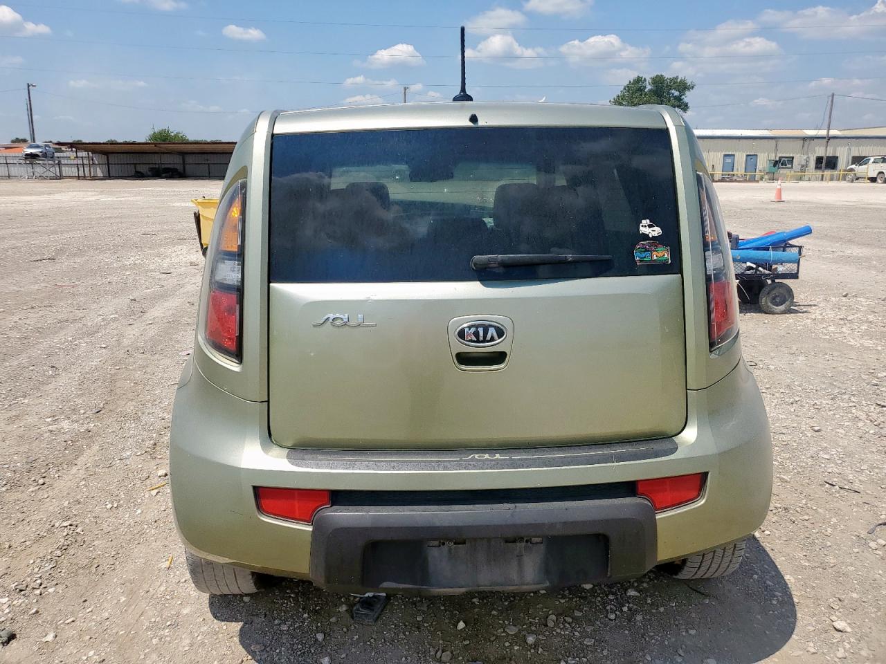 2011 Kia Soul + VIN: KNDJT2A29B7340068 Lot: 70486525