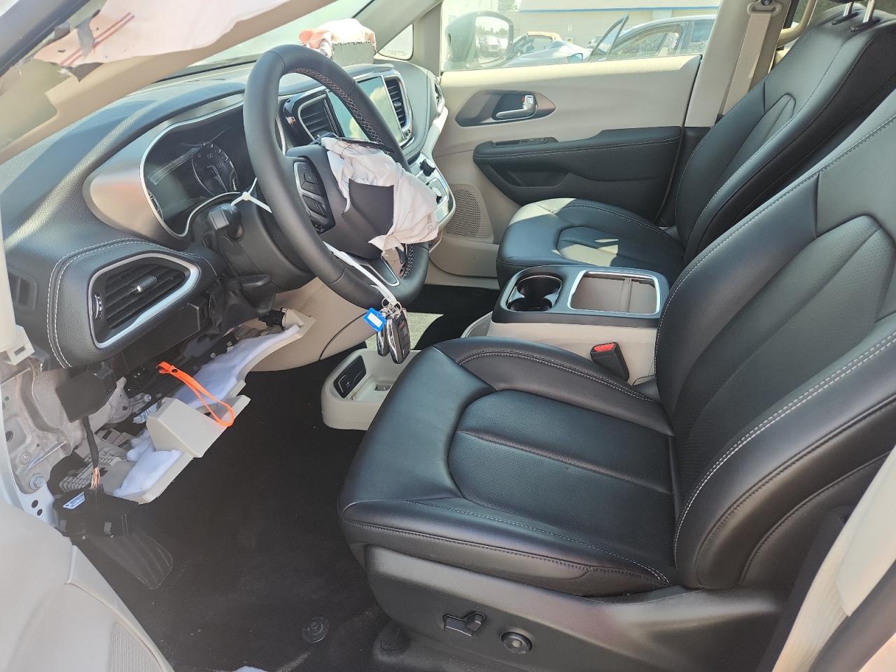 2024 Chrysler Pacifica Touring L VIN: 2C4RC1BG2RR164030 Lot: 70499655