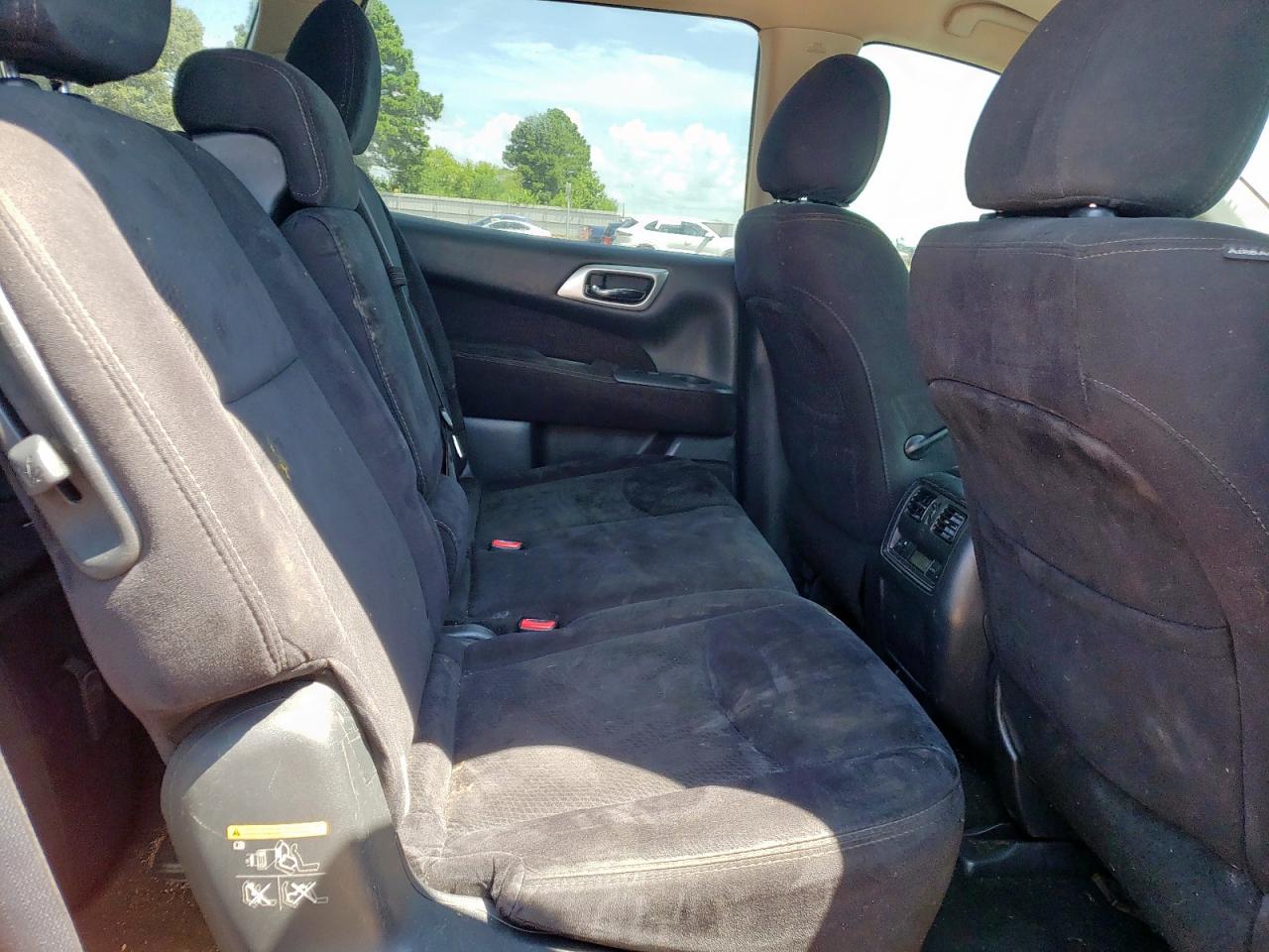 2015 Nissan Pathfinder S VIN: 5N1AR2MN3FC631811 Lot: 68503365