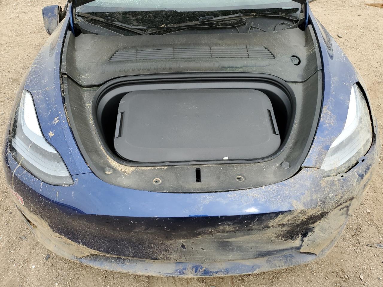 2024 Tesla Model Y VIN: 7SAYGDED8RF211689 Lot: 70896815