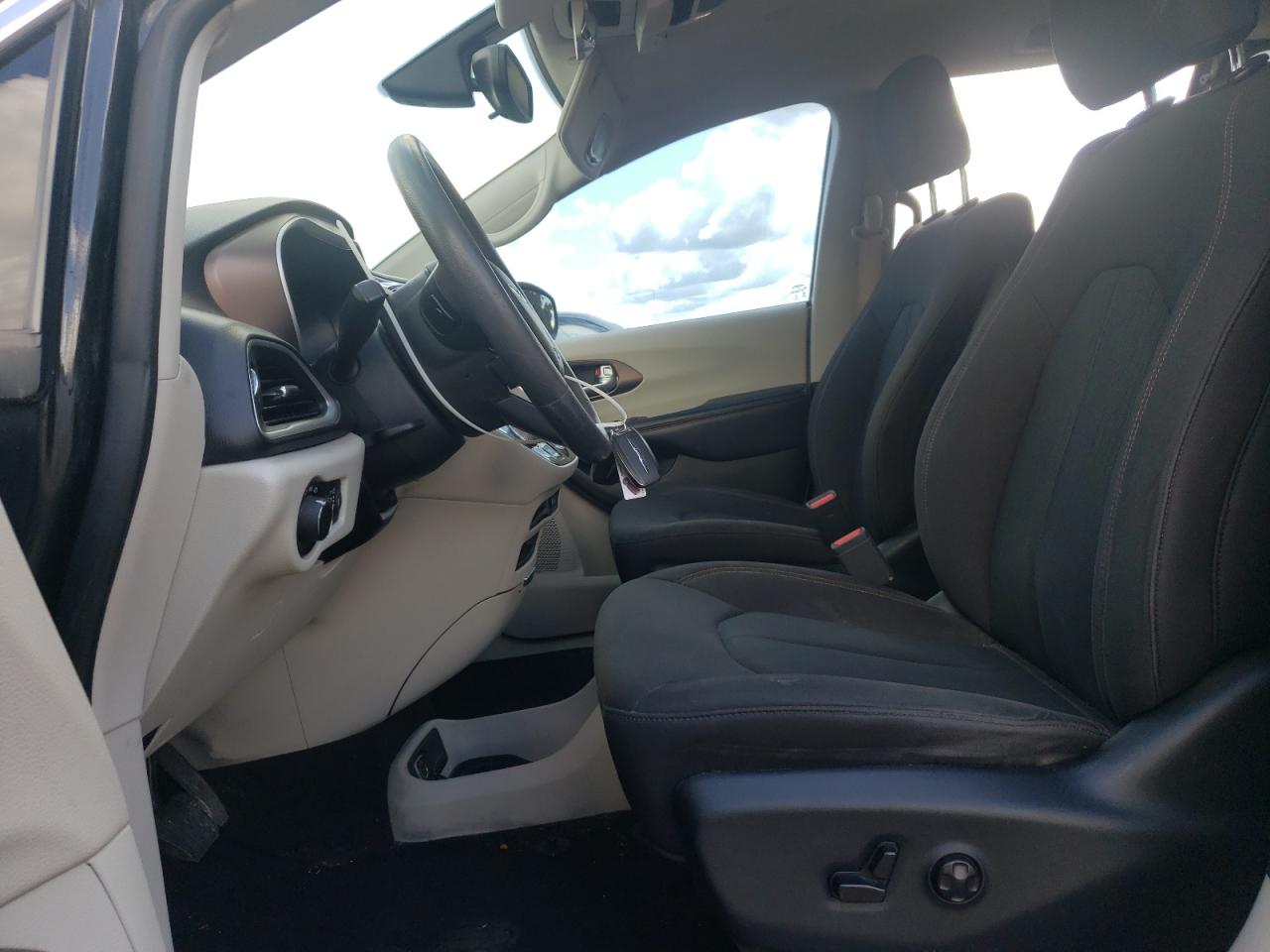 2017 Chrysler Pacifica Lx VIN: 2C4RC1CG8HR824200 Lot: 69378855