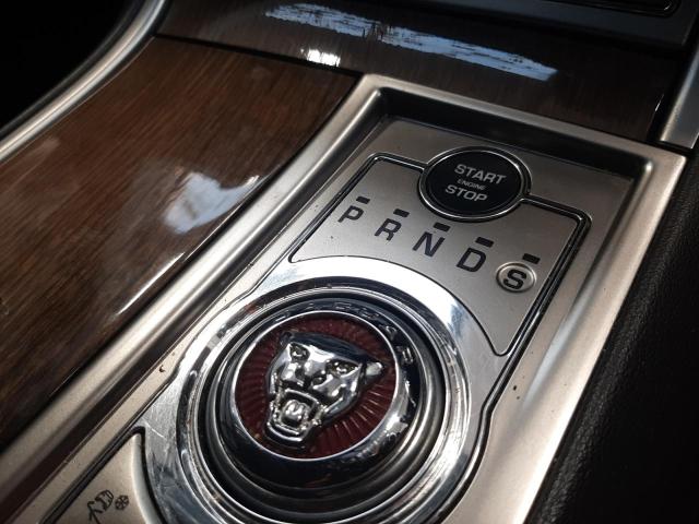 2010 JAGUAR XF S PREMI