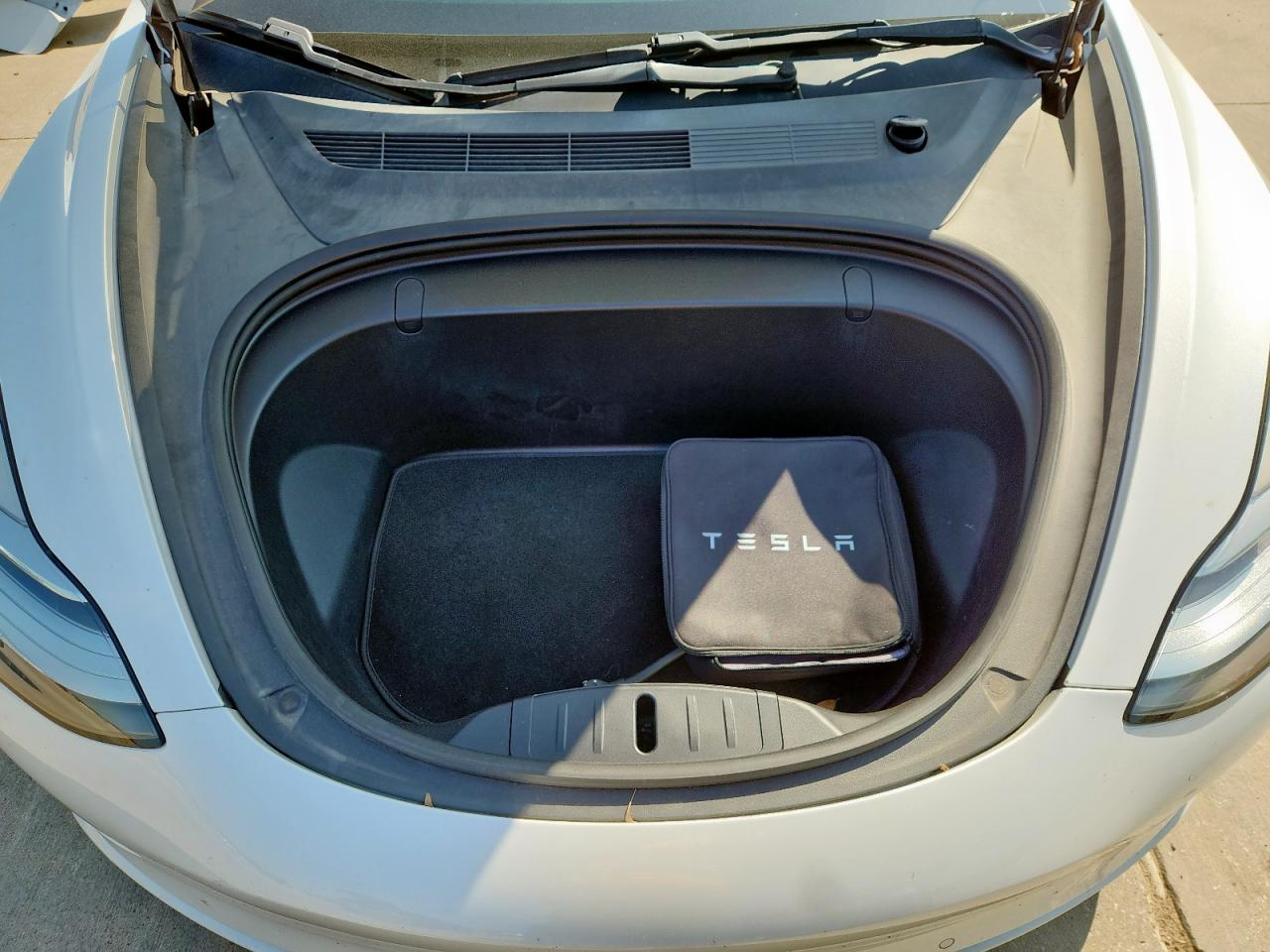 2018 Tesla Model 3 VIN: 5YJ3E1EB1JF112307 Lot: 69445305