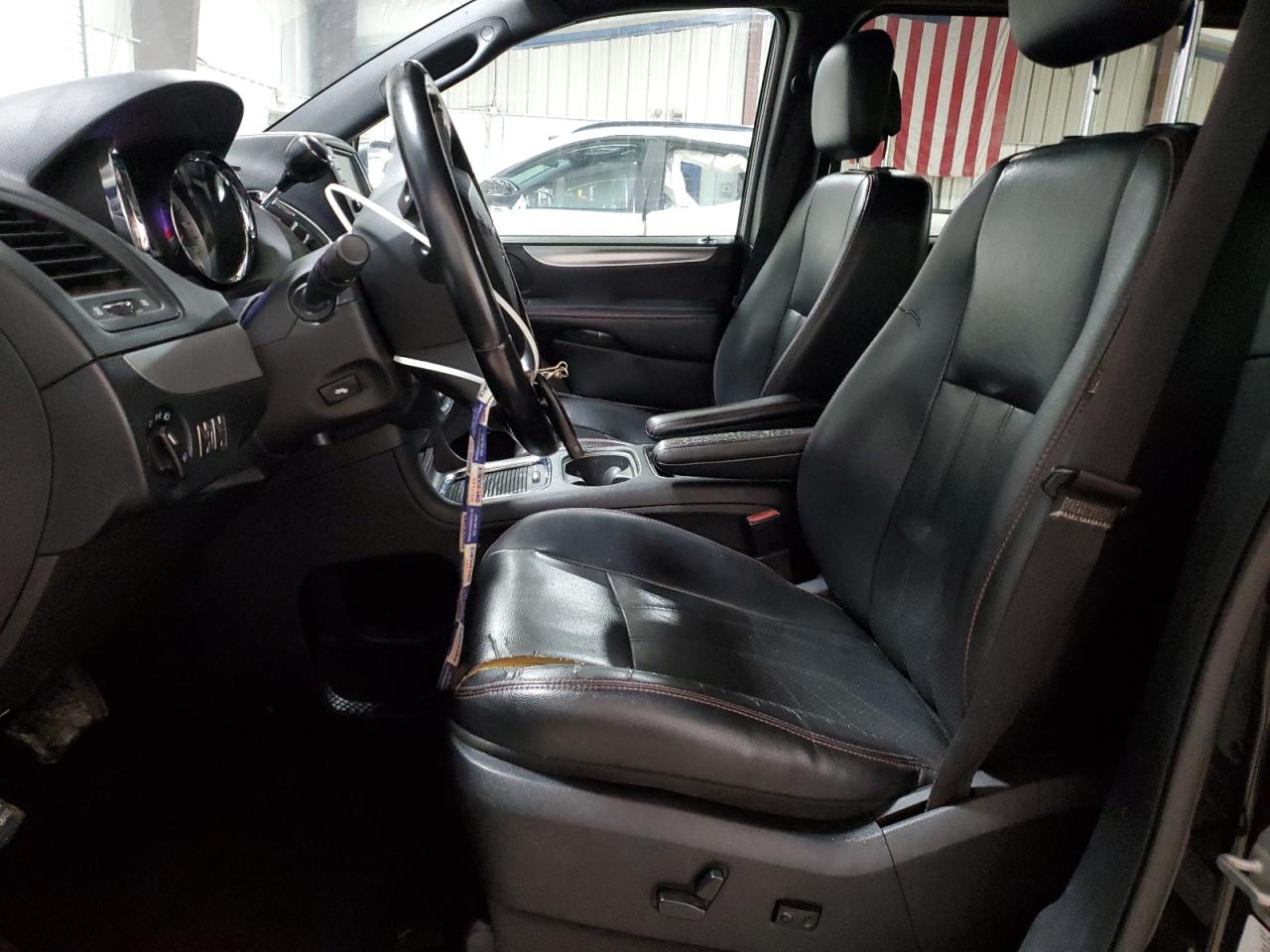 2011 Dodge Grand Caravan R/T VIN: 2D4RN7DG5BR697444 Lot: 68538755