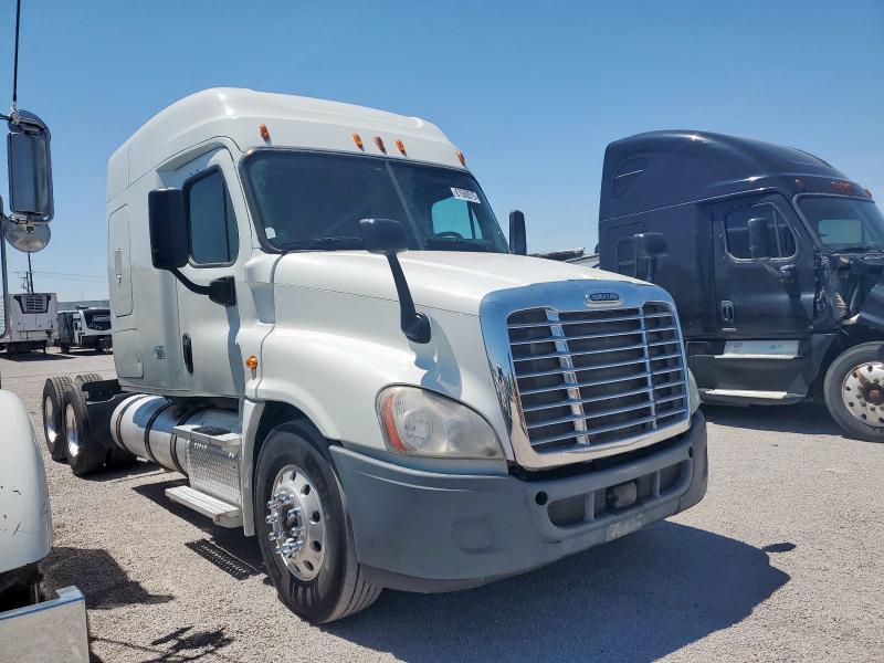 2015 Freightliner Cascadia Semi Truck