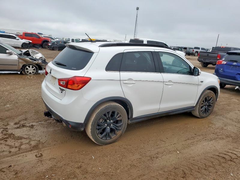  MITSUBISHI OUTLANDER 2016 Белы