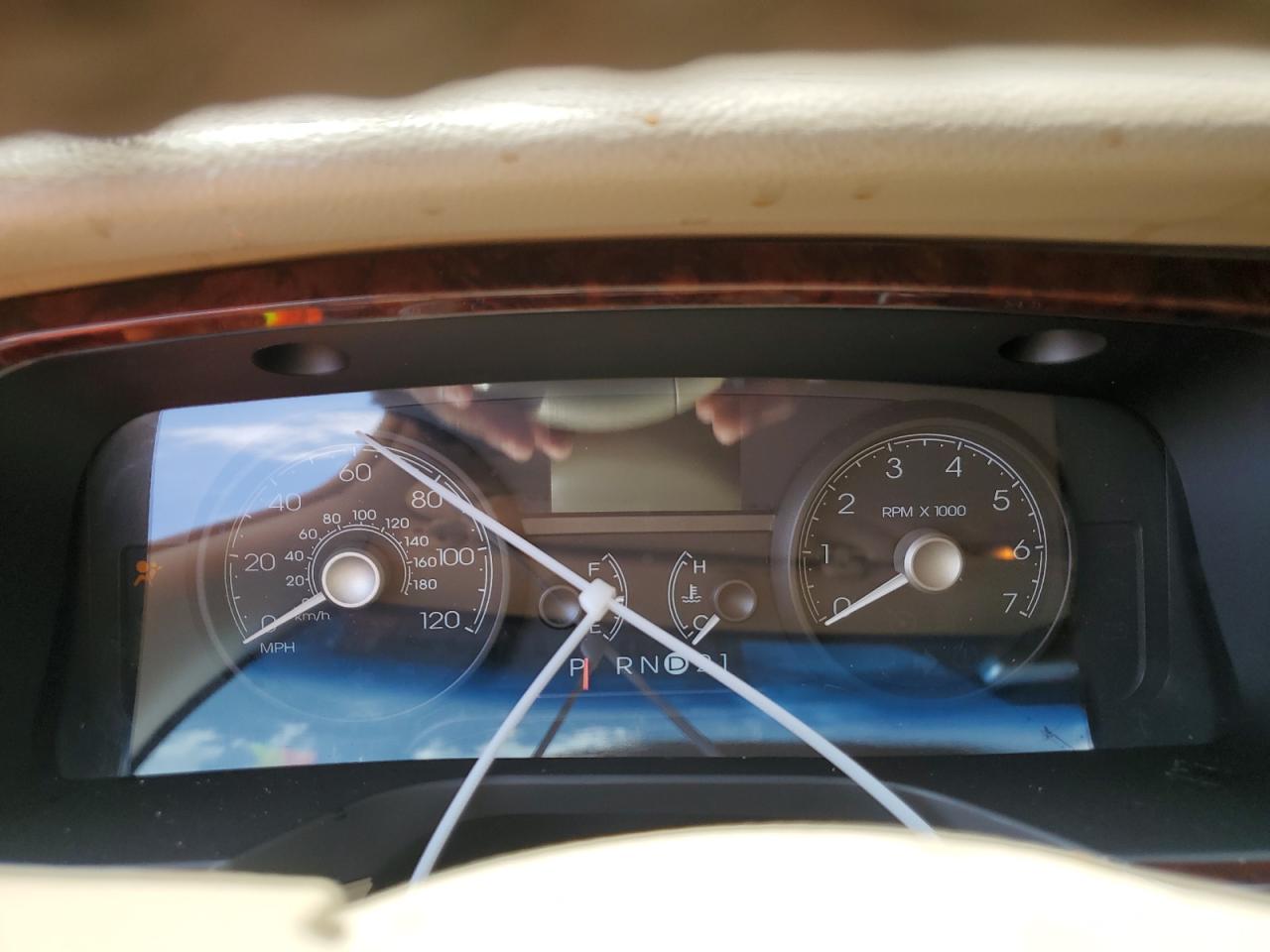 2009 Lincoln Town Car Signature Limited VIN: 2LNHM82V69X628749 Lot: 69017485