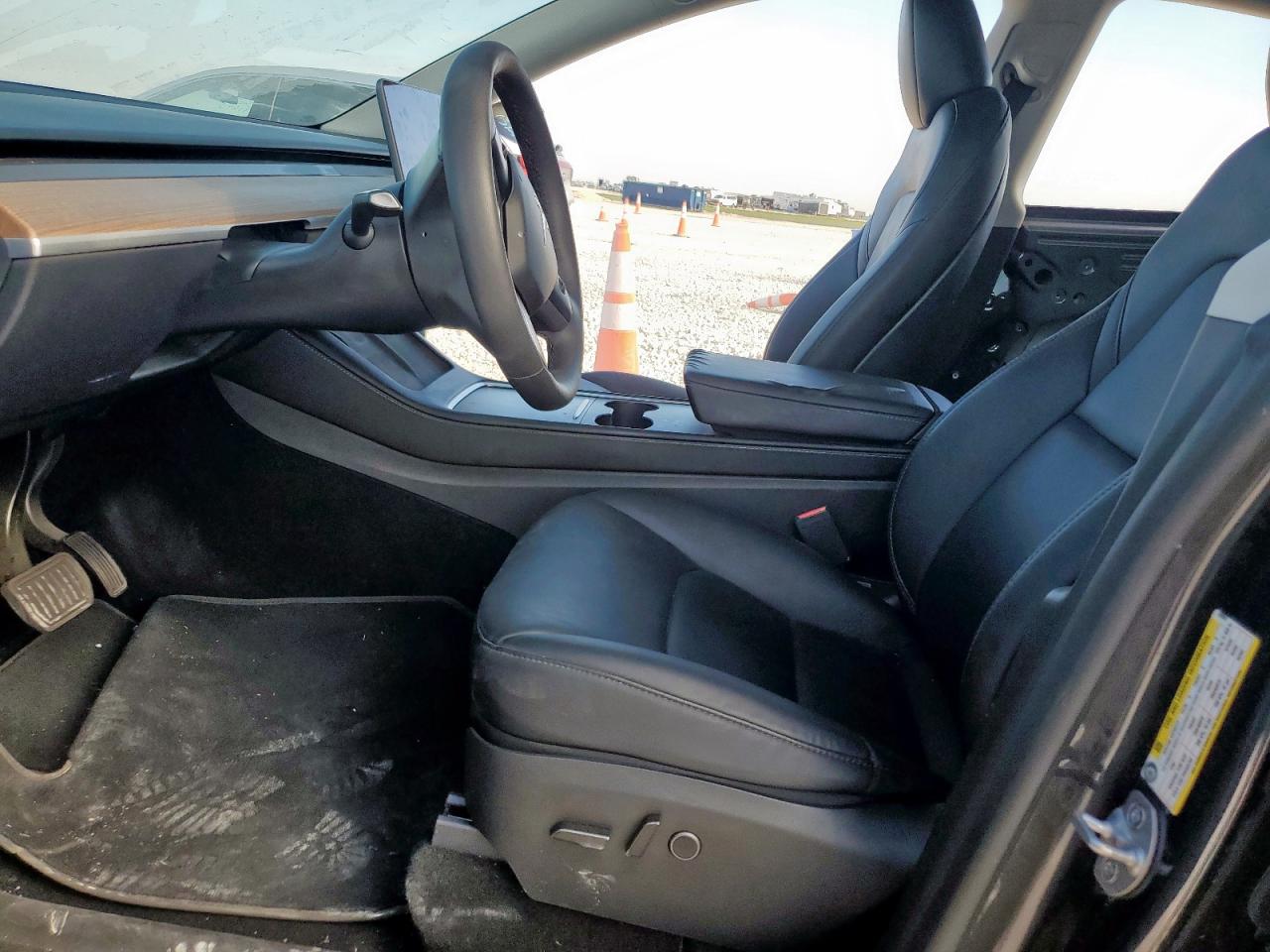 2024 Tesla Model Y VIN: 7SAYGDED7RF009961 Lot: 70561335