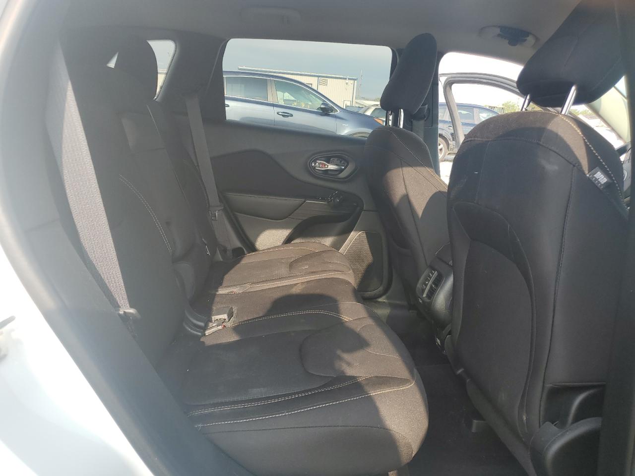 2017 Jeep Cherokee Latitude VIN: 1C4PJLCS0HW517043 Lot: 68886455