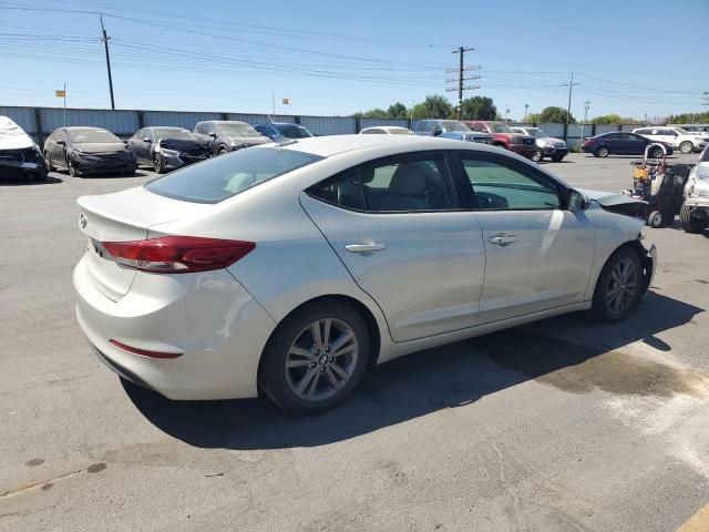  HYUNDAI ELANTRA 2017 Золотой