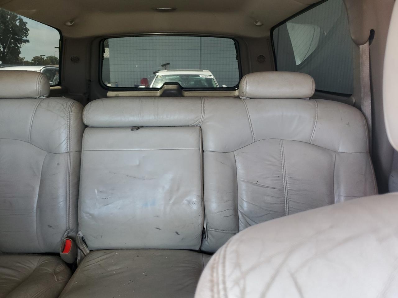 2002 Chevrolet Suburban K1500 VIN: 1GNFK16ZX2J328207 Lot: 69306575