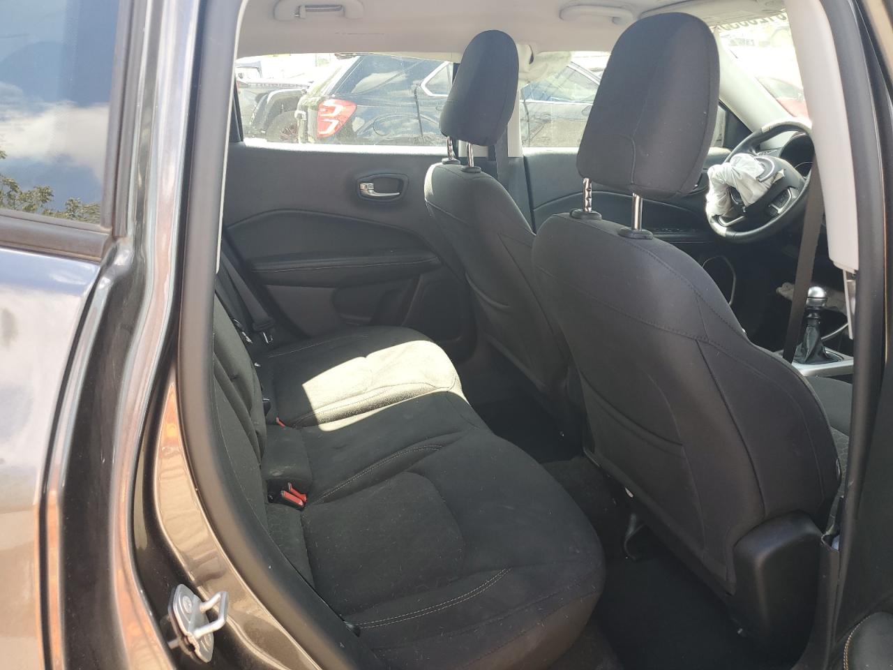 2018 Jeep Compass Sport VIN: 3C4NJCAB7JT328881 Lot: 70125555