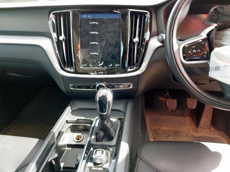 2018 VOLVO V60 MOMENTUM PRO D3 