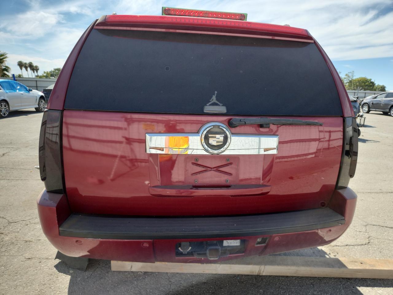 2007 Cadillac Escalade Luxury VIN: 1GYFK63827R175052 Lot: 68154055