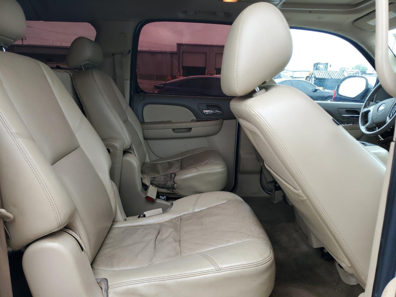 2010 Chevrolet Suburban K1500 Ltz VIN: 1GNUKKE31AR146230 Lot: 69372615