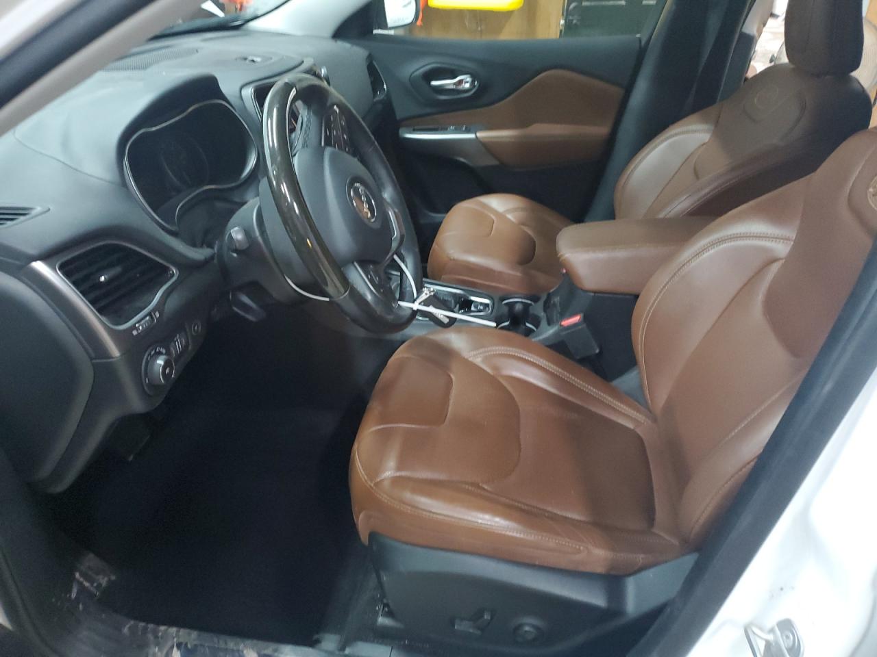 2019 Jeep Cherokee Overland VIN: 1C4PJMJXXKD185703 Lot: 68519905