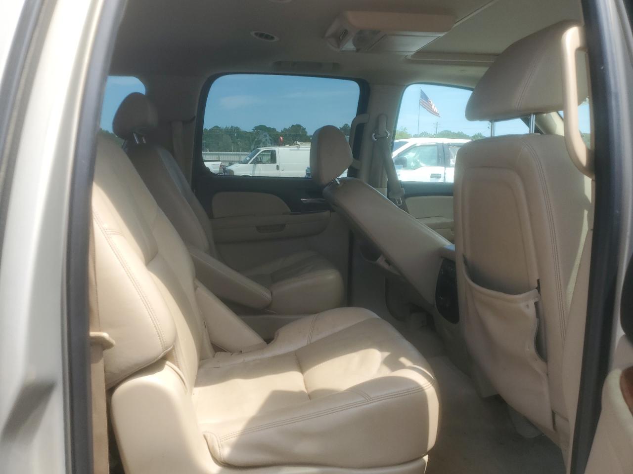 2008 Chevrolet Suburban C1500 Ls VIN: 1GNFC16028R121772 Lot: 70331625