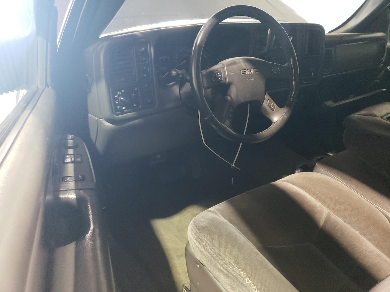 2005 GMC Sierra K2500 Heavy Duty VIN: 1GTHK29285E135511 Lot: 69920005