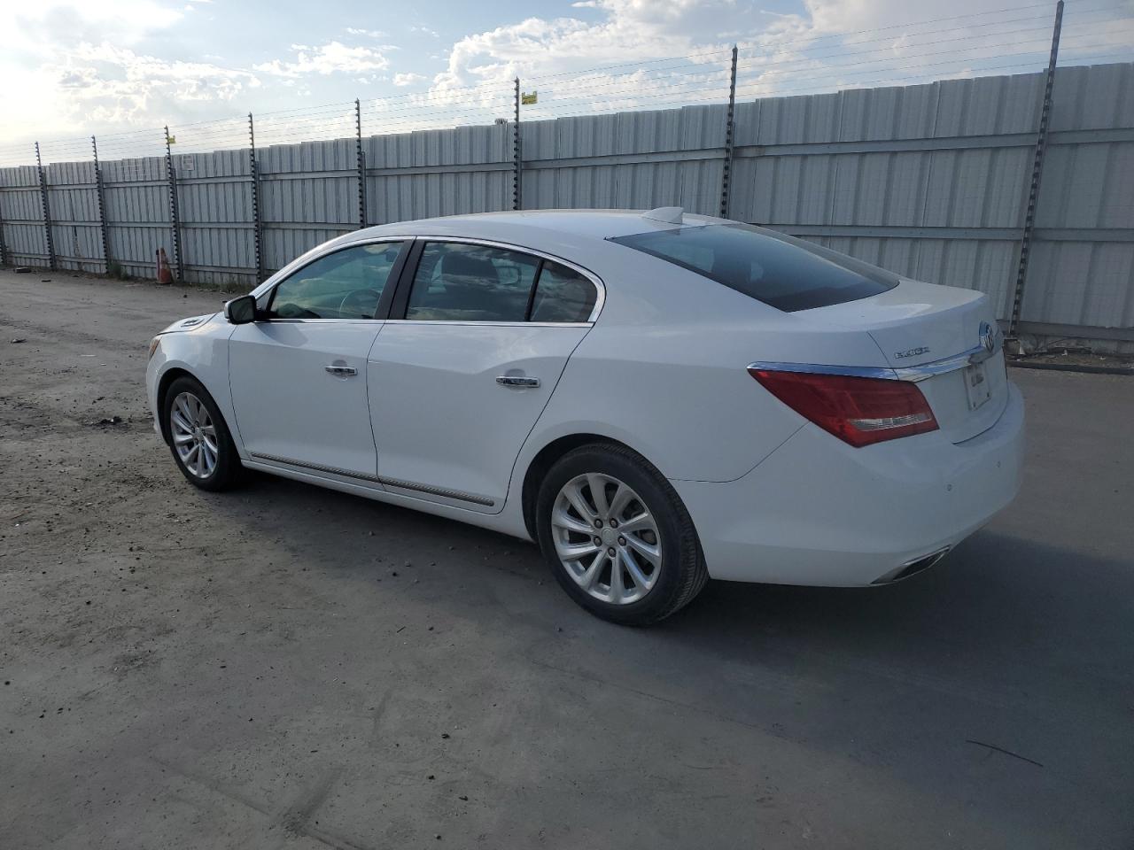 2015 Buick Lacrosse white null gas 1G4GB5G3XFF317310 photo #3