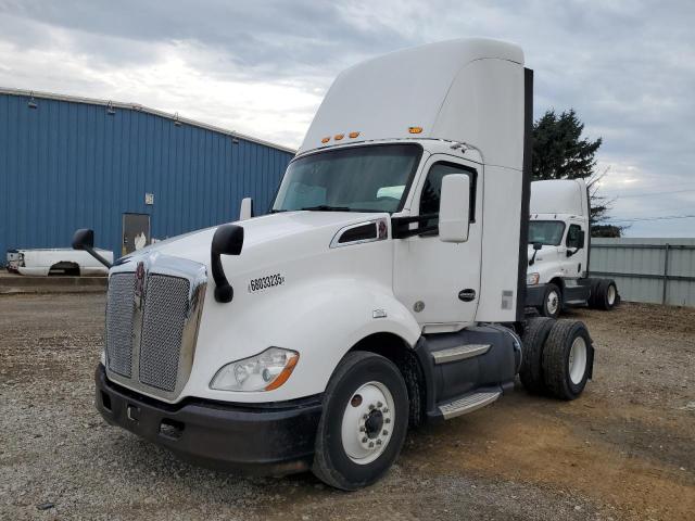 2016 KENWORTH T680 SEMI TRUCK