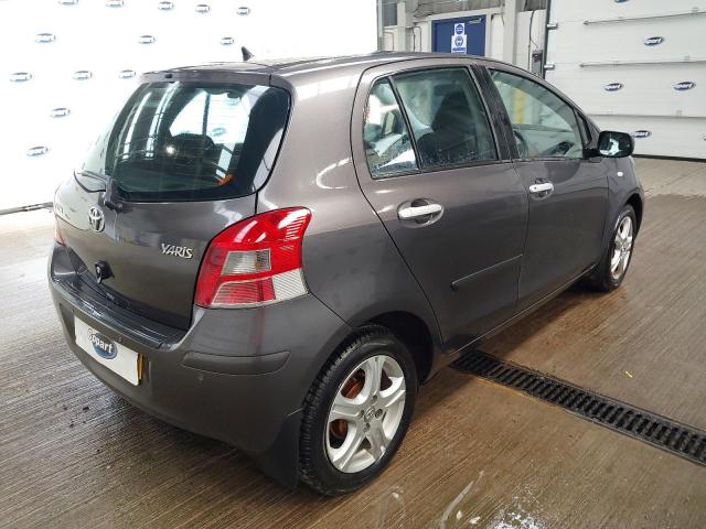 2010 TOYOTA YARIS TR V
