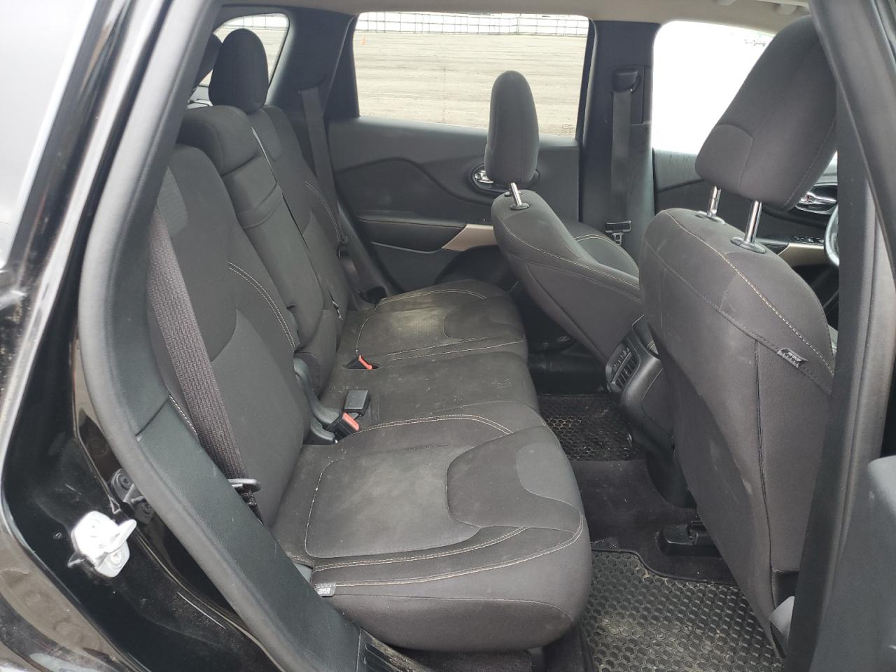 2017 Jeep Cherokee Latitude VIN: 1C4PJMCB2HD224875 Lot: 70168885