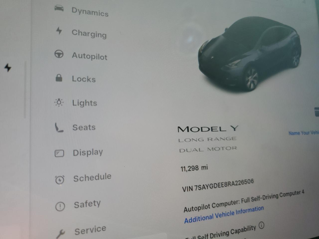 2024 Tesla Model Y VIN: 7SAYGDEE8RA226506 Lot: 70717335