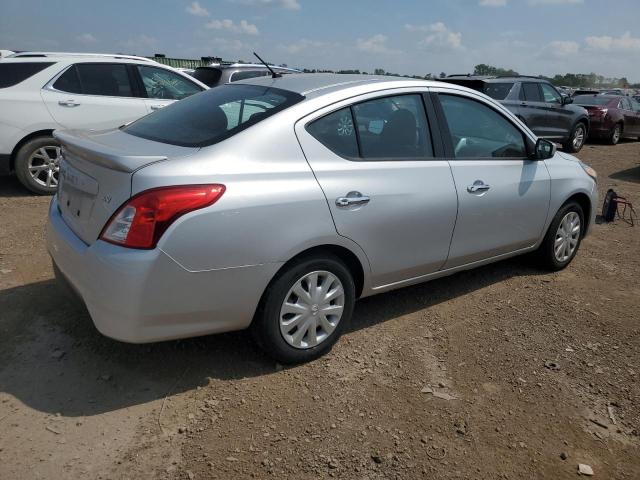  NISSAN VERSA 2018 Серебристый