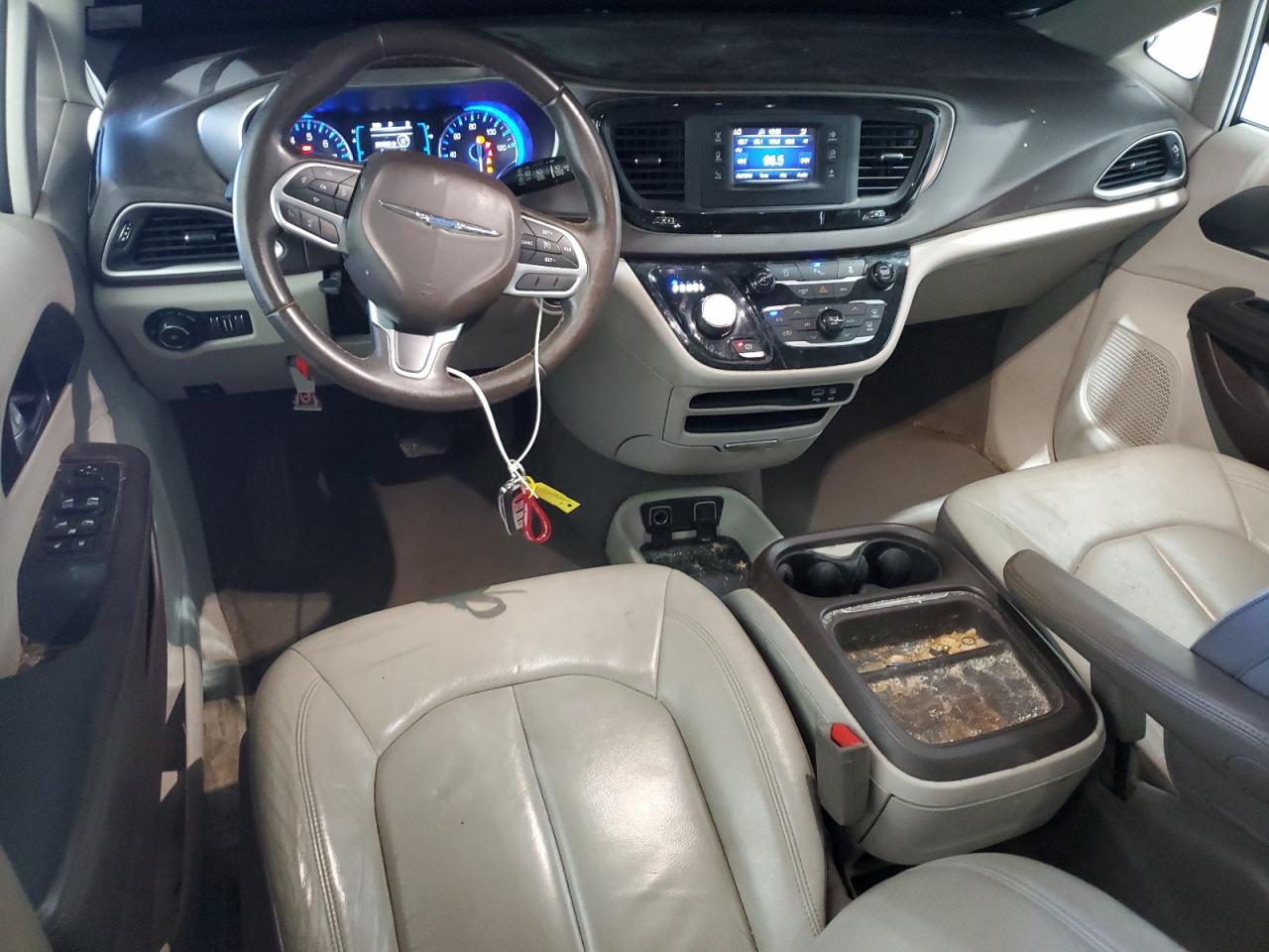 2017 Chrysler Pacifica Touring L VIN: 2C4RC1BG8HR711736 Lot: 69209835