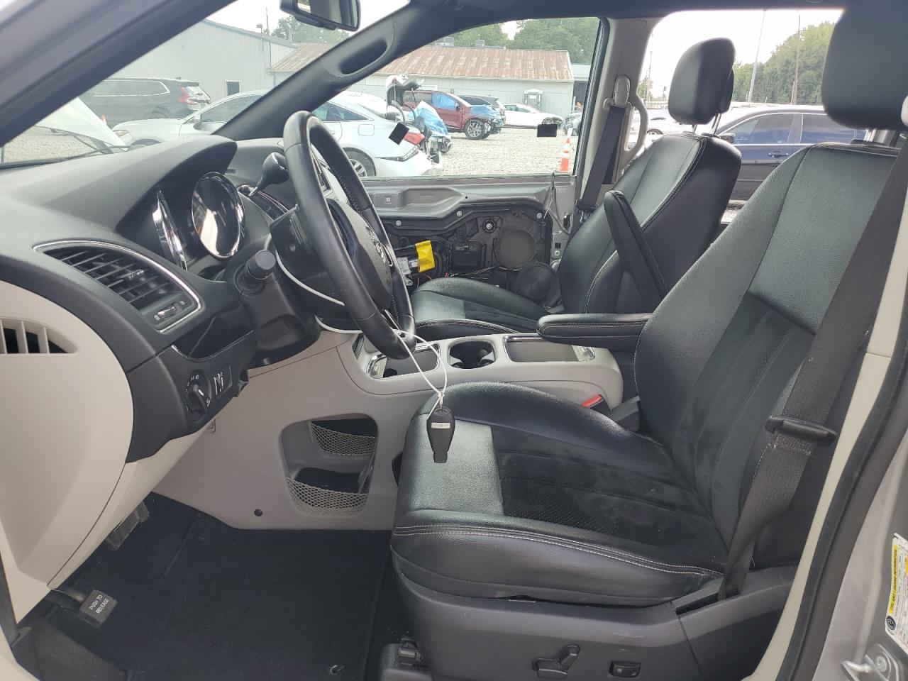 2018 Dodge Grand Caravan Sxt VIN: 2C4RDGCG9JR215414 Lot: 71731655