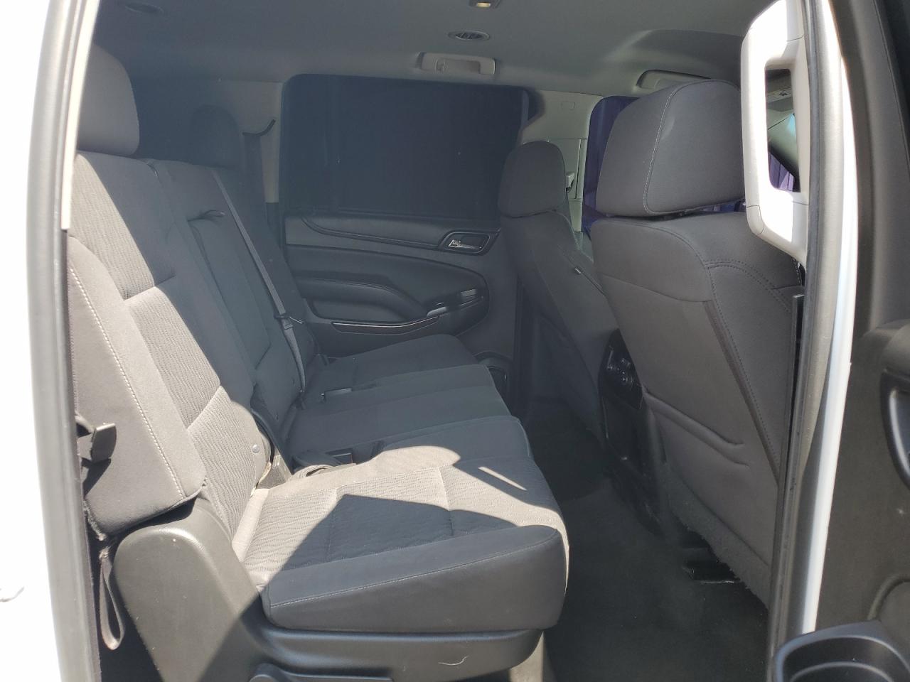 2017 GMC Yukon Xl K1500 Sle VIN: 1GKS2FKC0HR217413 Lot: 70781605