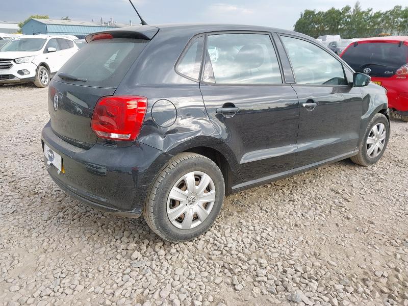 2011 VOLKSWAGEN POLO S