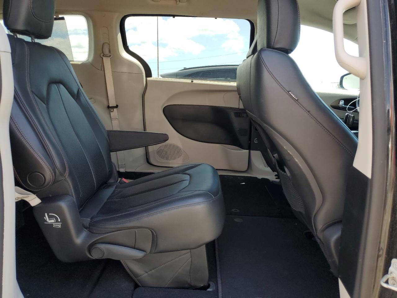 2019 Chrysler Pacifica Touring L VIN: 2C4RC1BG1KR680627 Lot: 69233085