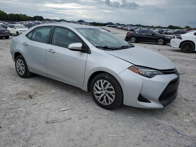 Sedans TOYOTA COROLLA 2017 Srebrny
